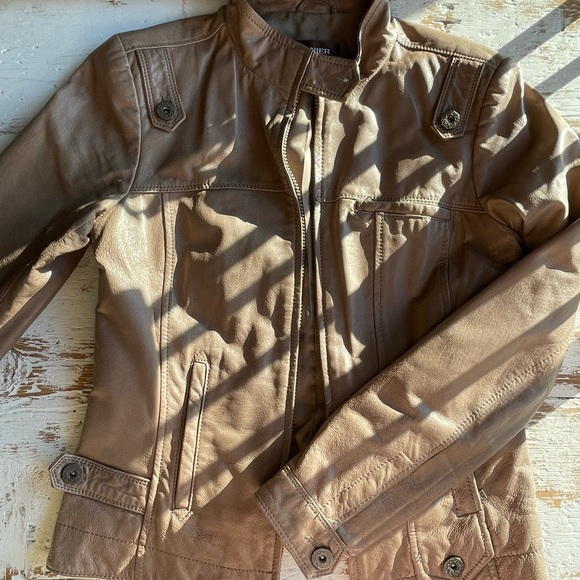 Danier tan leather jacket - Picture 2 of 5